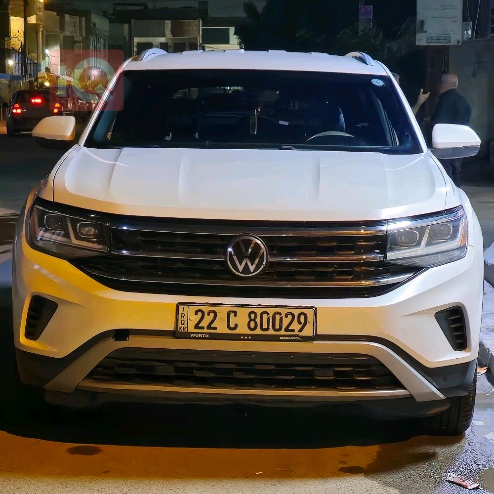ڤۆڵکسواگن ئەتڵەس کرۆس سپۆرت